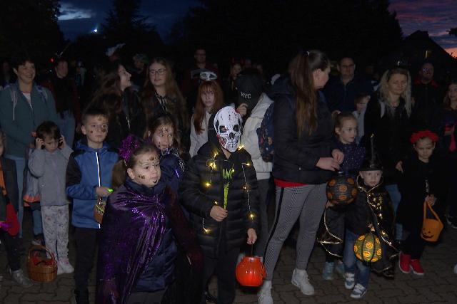 „Csokit vagy csalunk” – Jelmezes séta Csácsbozsokon