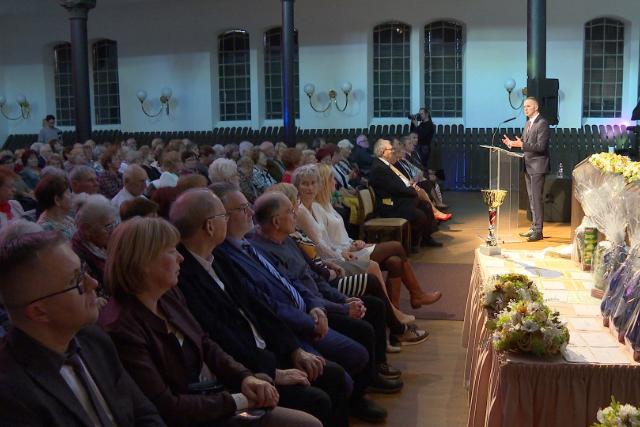 Záróünnepséget tartottak a szépkorúak