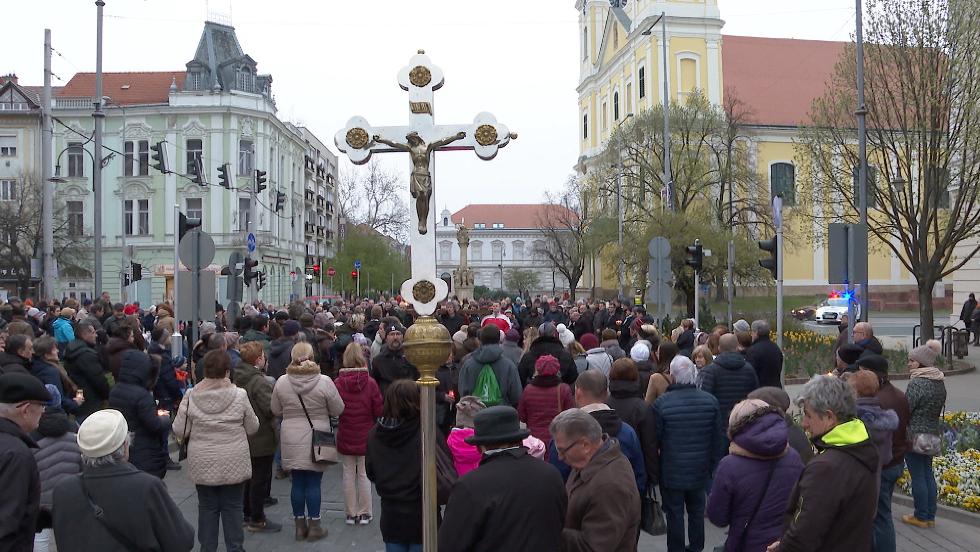 Keresztton - Jzus Krisztus knszenvedsre s kereszthallra emlkeztek 