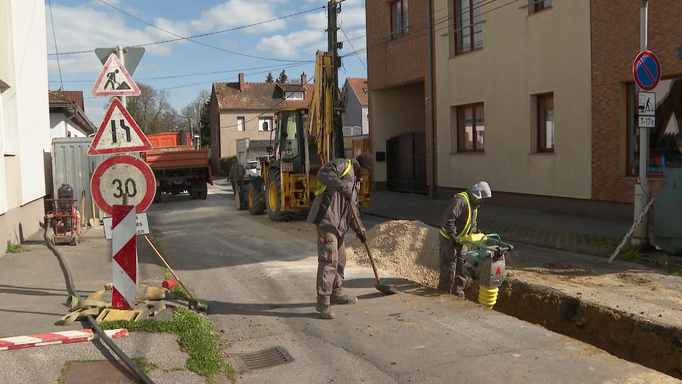 Munklatok a Pspki Grcin utcban