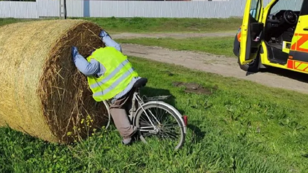 Bajba jutott szalmabbuhoz riasztottk a mentket