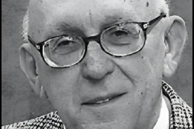 Elhunyt Ujvári Sándor