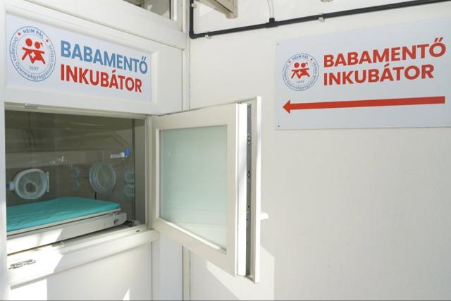 Csecsemőt helyeztek el a Heim Pál babamentő inkubátorában