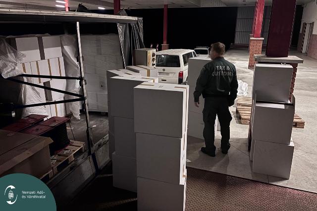 NAV-akció az M7-es zalai szakaszán: 159 millió forint értékű csempészáru került elő