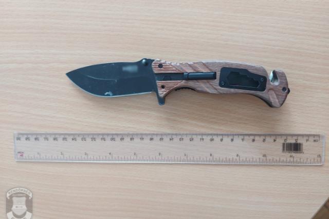 Késsel hasította fel vitapartnere kabátját – a zalaegerszegi rendőrök kezdeményezték a letartóztatásukat