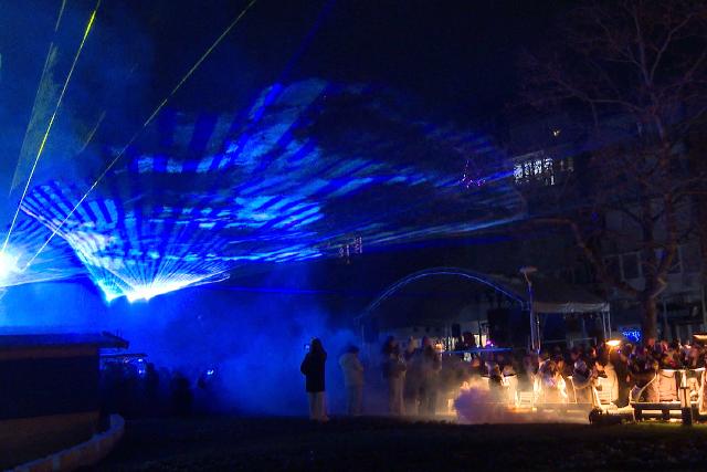 Élő zenével és lézershow-val ünnepelték a szilvesztert Zalaegerszegen