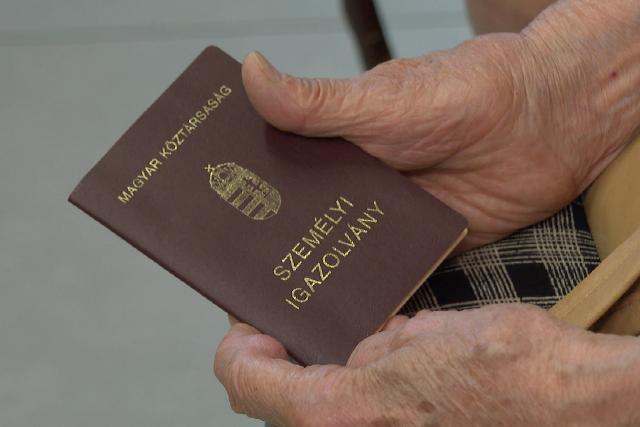 Hamarosan érvényüket vesztik a régi típusú személyi igazolványok – ezt kell tudni az okmánycseréről
