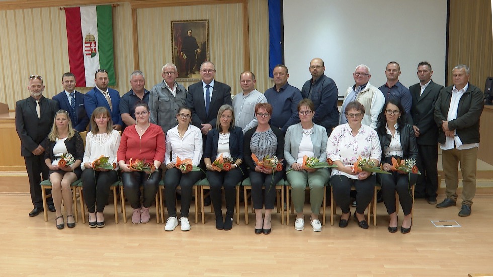 Falu- s tanyagondnokokat kpzett a vrmegyei nkormnyzat 