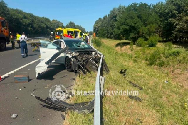 Súlyos baleset az M7-es zalai szakaszán, egy gyermek életveszélyesen megsérült – Frissítve