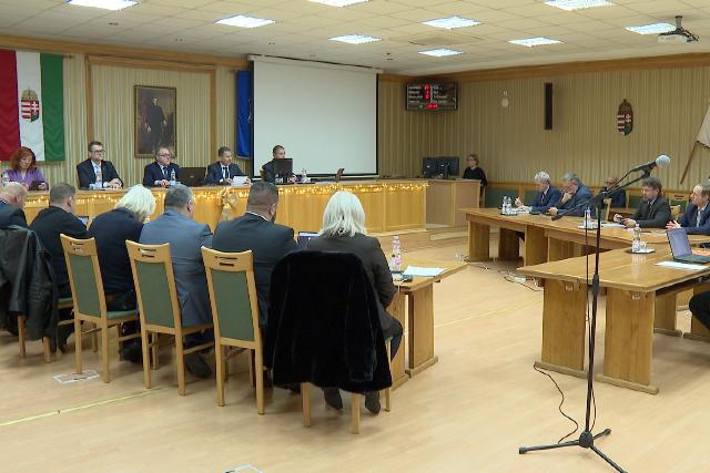 Közgyűlés és közmeghallgatás a vármegyeházán