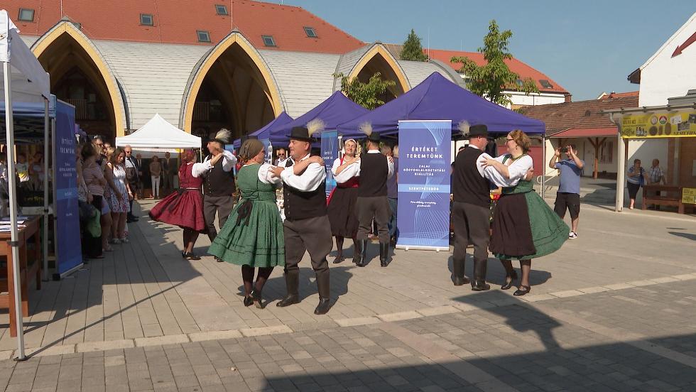 „rtket teremtnk” - a kzfoglalkoztatsban dolgozk ltal megtermelt javakat mutattk be