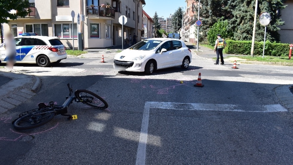 Slyos srlst szenvedett a kerkpros, aki tehergpkocsival tkztt Zalaegerszegen 