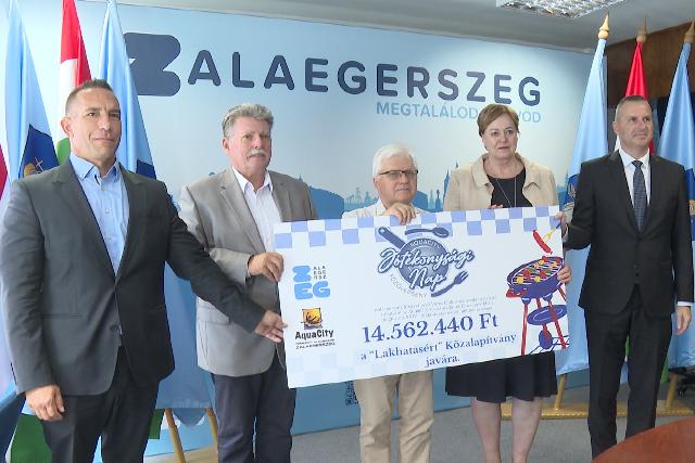 Átadták a főzőnapon összegyűlt összeget