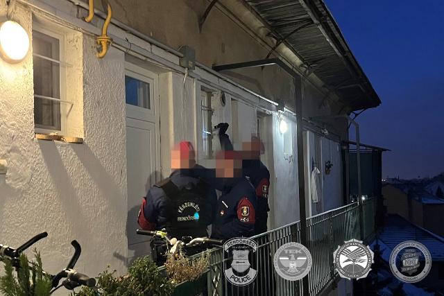 Swatting és doxing miatt csaptak le négy fiatal hackerre