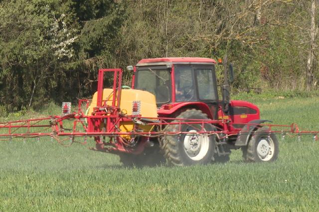 Tavaszi munkák a szántóföldeken