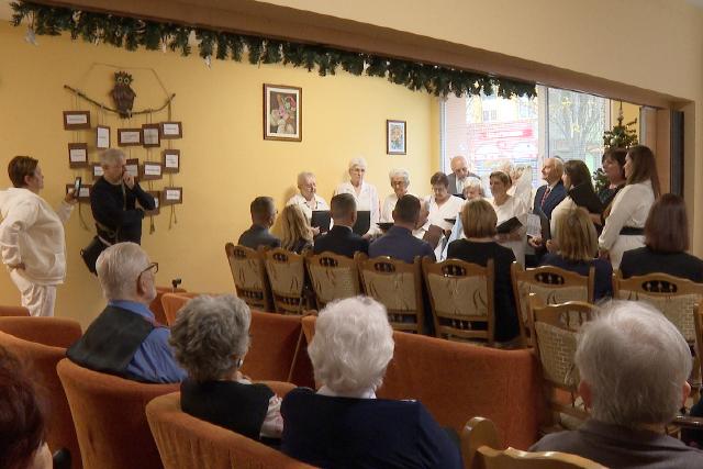 Karácsonyi ünnepség a Platán soron és a Kossuth utcában