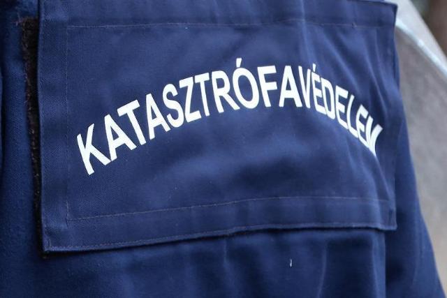 Lesodródott az úttestről egy autó a 74-es főúton