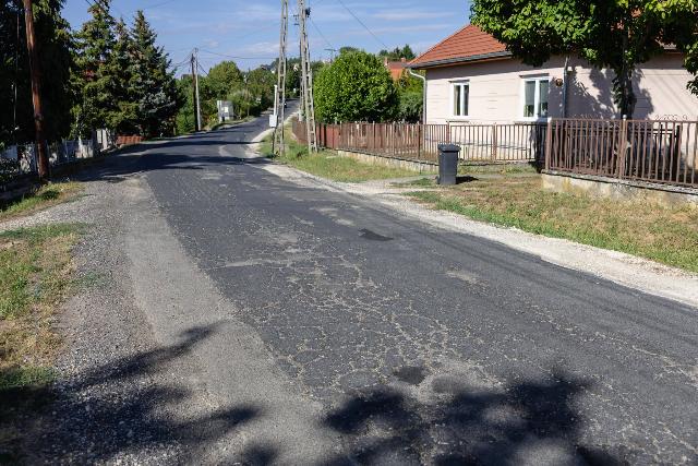 40 városfejlesztési cél – Felújítják az ebergényi bekötőutat