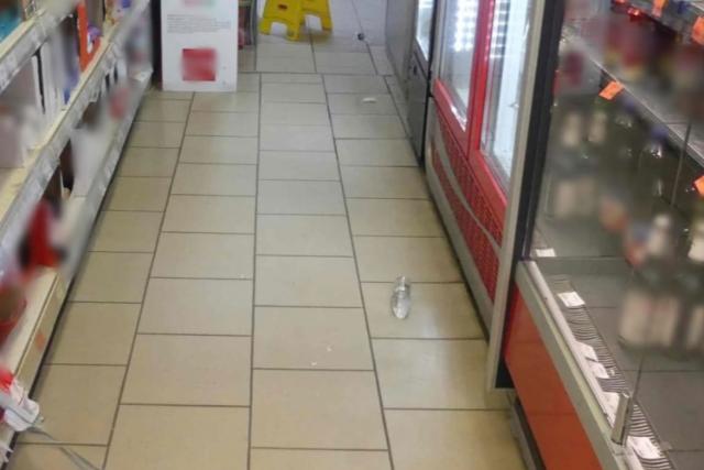 Vodka helyett bilincs: eladókra támadt, miután lebukott a keszthelyi üzletben
