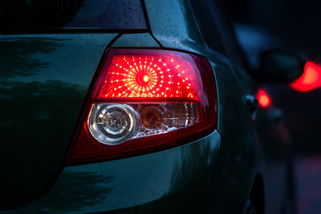 Új felszerelés lesz kötelező az autókban júliustól