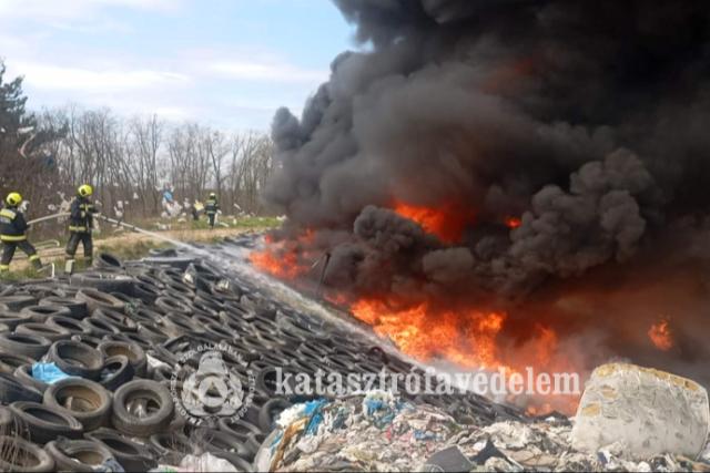 Eloltották a búslakpusztai hulladéklerakóban keletkezett tüzet – Frissítve