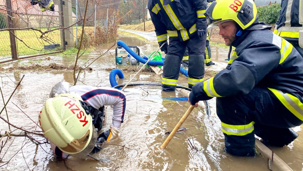 Villmrvizek puszttanak a nyugati hatrnl