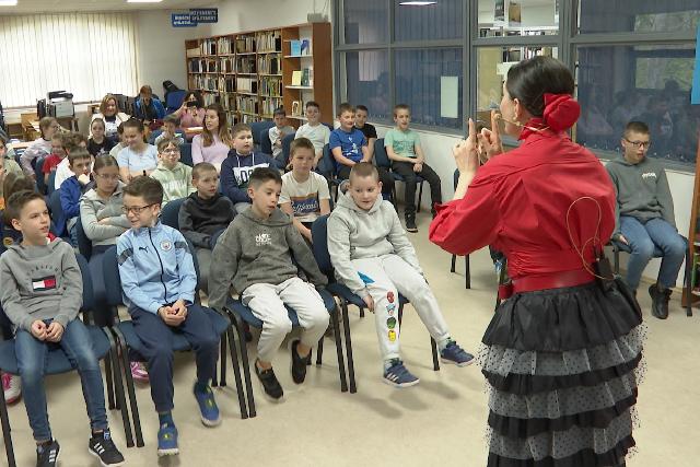 „Világjáró gyerekdalok” – Zalaegerszegen koncertezett az Eszterhéj Műhely