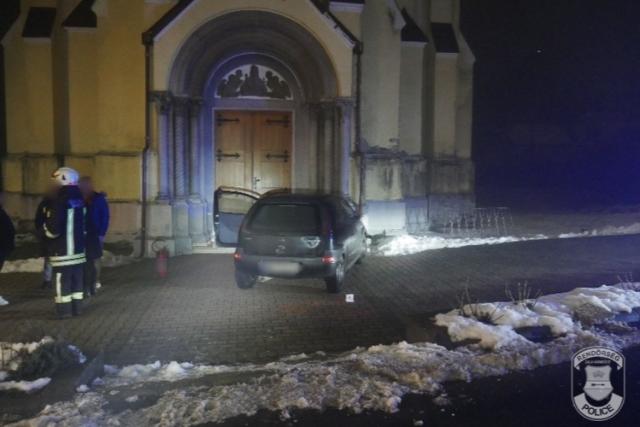 Templom falának ütközött egy autó Zalában
