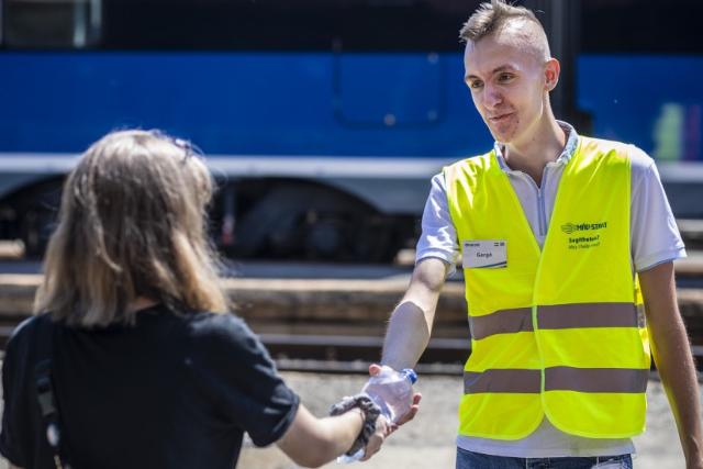 Vzoszts a plyaudvarokon s az autbusz-llomsokon