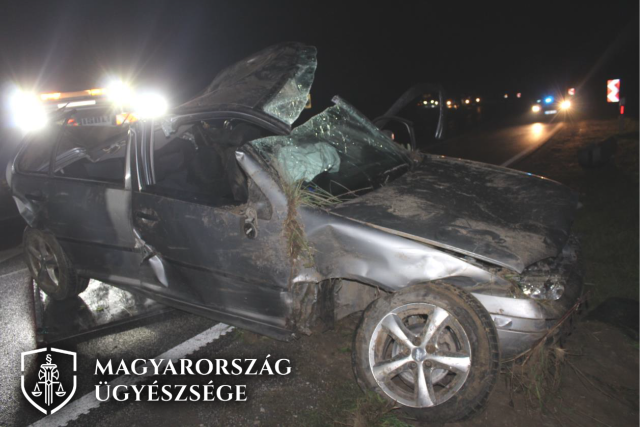 Ittasan csapódott jelzőtáblának Zalaegerszegnél a sofőr, aki súlyosan meg is sérült
