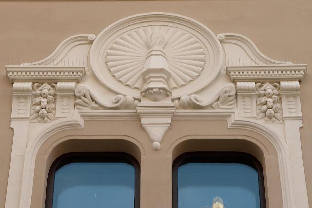 Pályázatot hirdet az önkormányzat épületfelújításra és díszkivilágításra