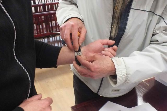 Az országban elsőként Csömödéren vigyáz nyomkövető technikai eszköz családon belüli erőszak áldozatára