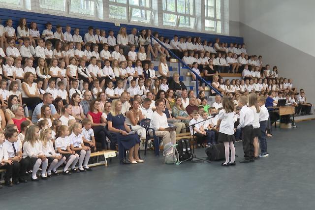 Becsengettek! Elkezdődött az új tanév az oktatási intézményekben