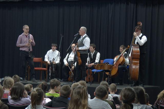 Népzenei foglalkozást tartottak a Keresztury VMK-ban