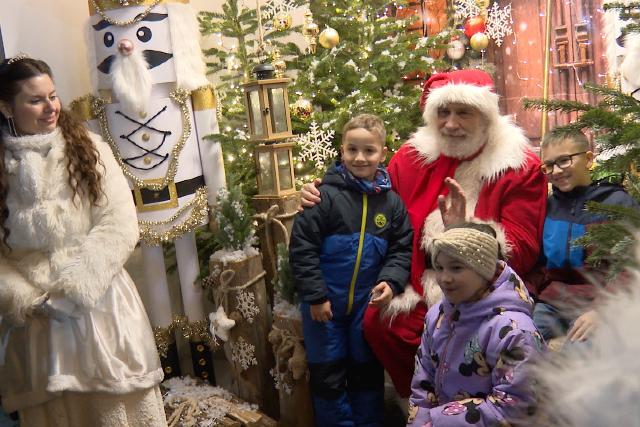 Így érkezett meg a Dísz térre a Mikulás