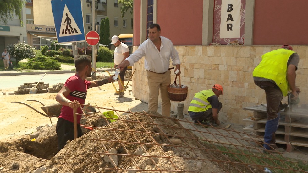 Vzzel segtette a Zalaegerszegen dolgoz munksokat Vigh Lszl