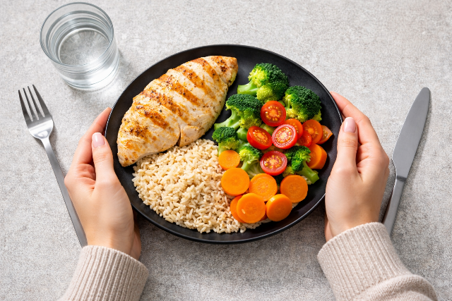 Koplalás nélkül maradnak vékonyak a japán nők: a 80 százalékos szabályt követik