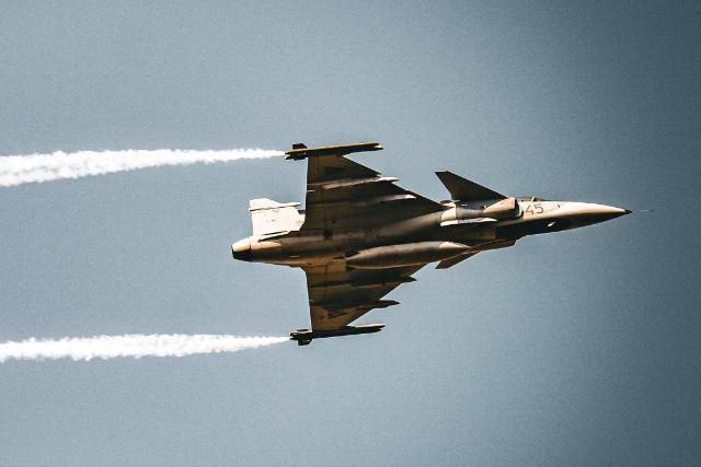 Szolnok mellett lezuhant a Magyar Honvédség egyik Gripen vadászgépe – Frissítve