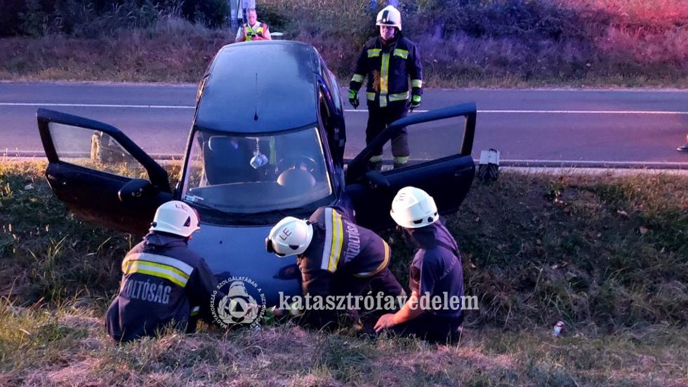 rokba borult egy szemlyaut Lentinl 