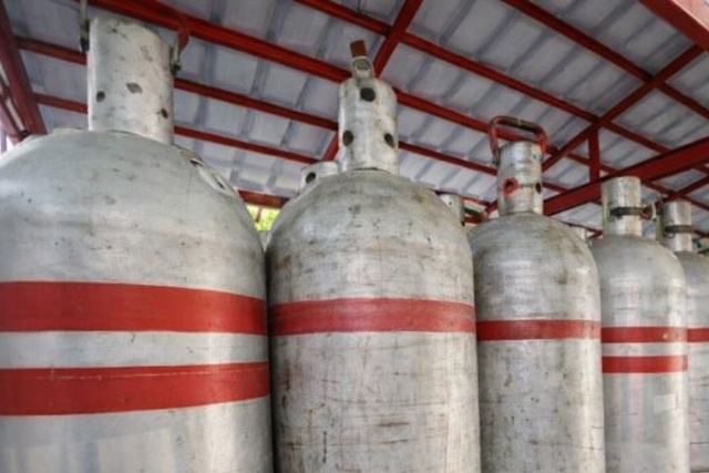 Elindult a roham a gázpalackokért