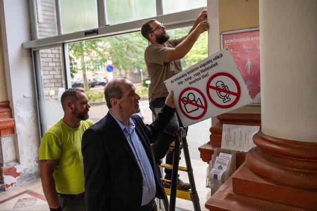 Leszerelték a kórházakban az arcfelismerő kamerákat