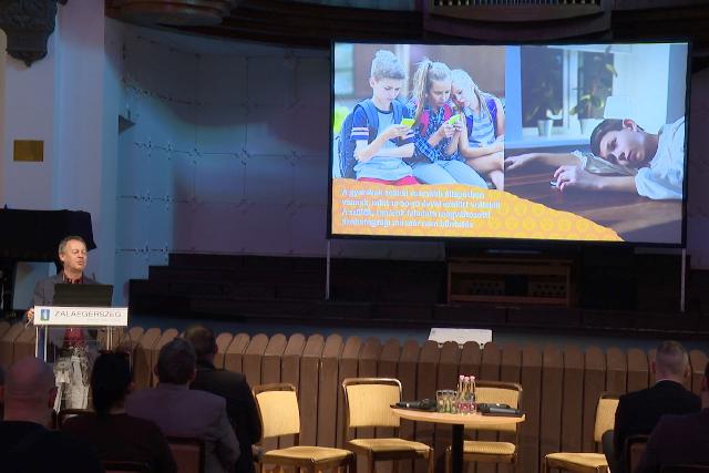 Mozdulj a netről… – A digitális világ veszélyei