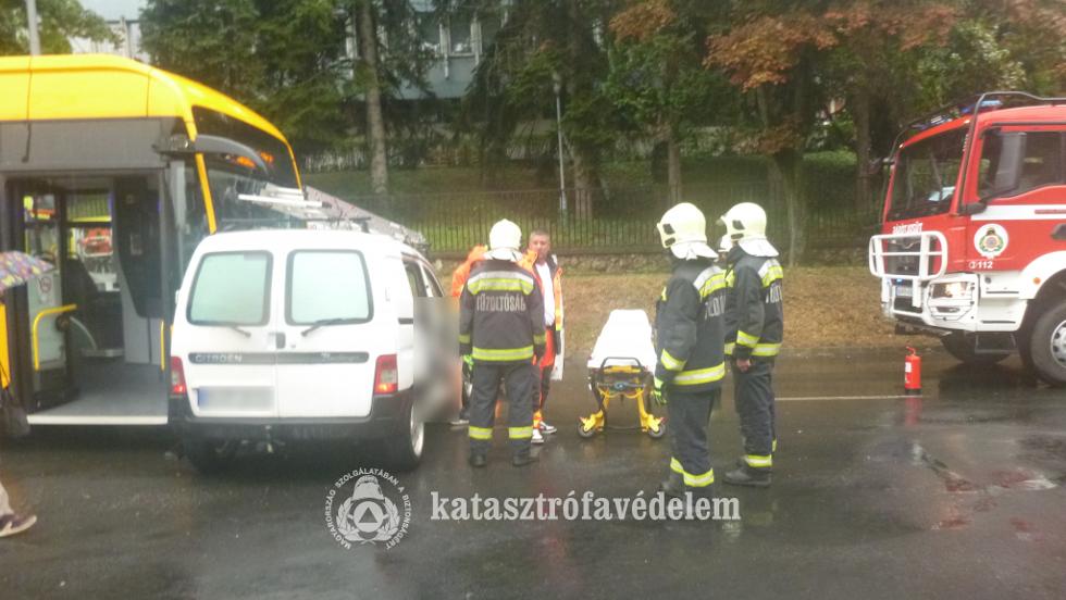 Busz s szemlyaut tkztt Zalaegerszegen 