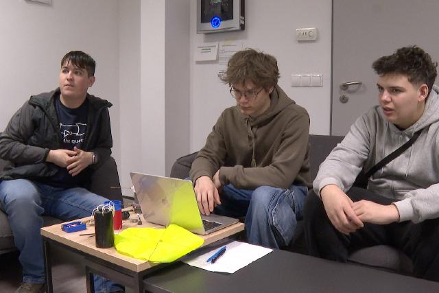 Miniműholdat építettek a zalaegerszegi diákok