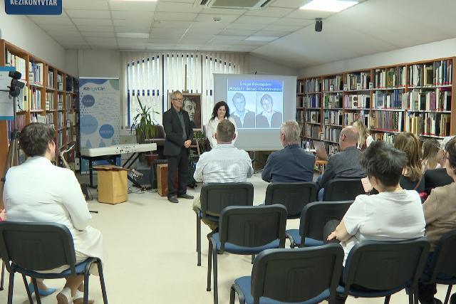 „Dobverőtől az ecsetig” – Tárlat nyílt a József Attila könyvtárban