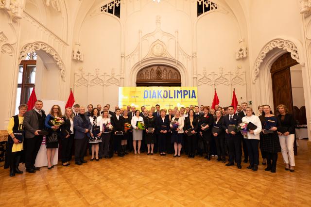 Díjazták a Diákolimpia és a diáksport kiemelkedő pedagógusait, iskoláit, szervezőit