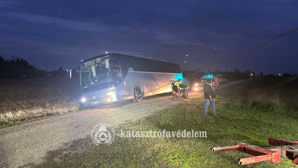 Csaknem hatvanan utaztak azon a buszon, amely rokba hajtott Zalban – frisstve