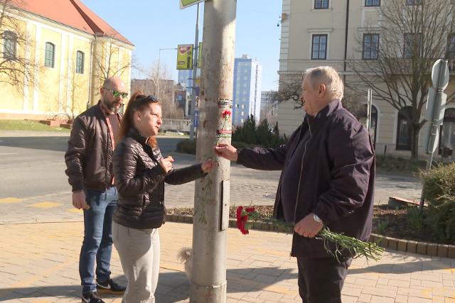 Nőnap – Szegfűvel köszöntötték a hölgyeket