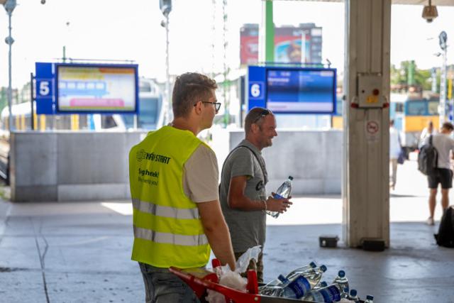 Folytatjk a vzosztst a vastllomsokon, plyaudvarokon, autbusz-llomsokon