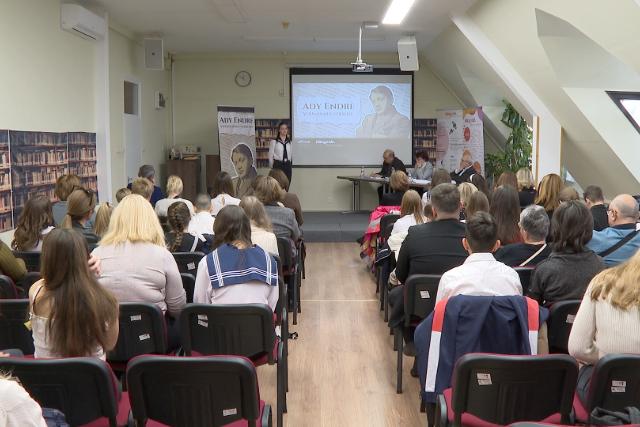 Ady-szavalóverseny a könyvtárban